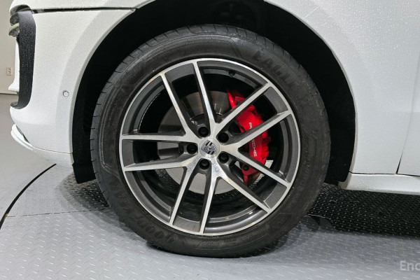 2022 Porsche Macan с пробегом 45 799 км