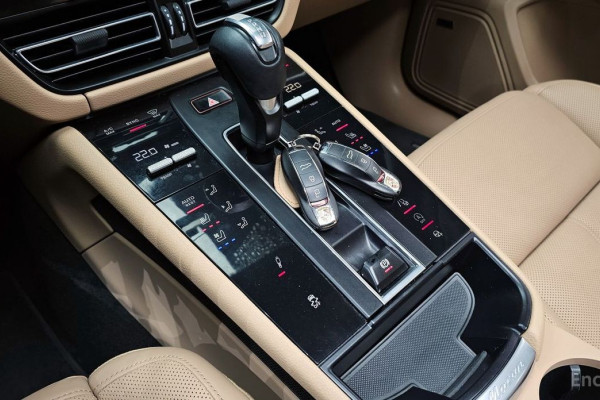 2022 Porsche Macan с пробегом 45 799 км