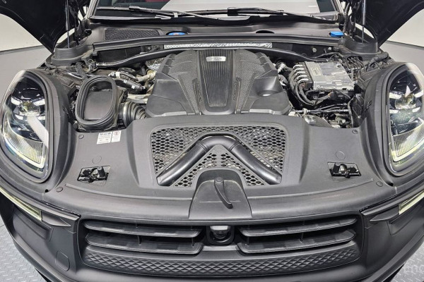 2022 Porsche Macan с пробегом 19 901 км