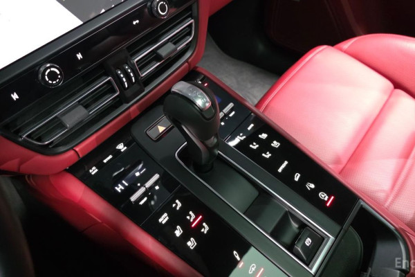 2022 Porsche Macan с пробегом 27 256 км