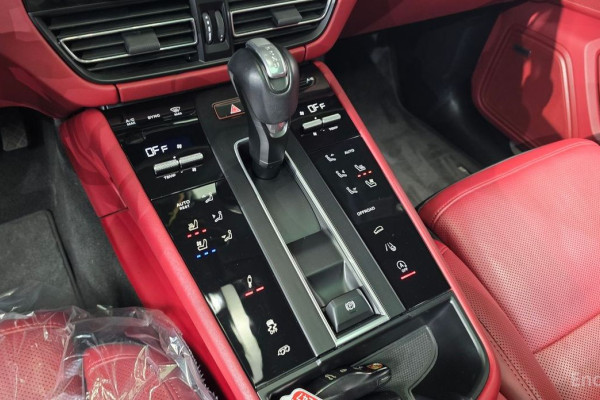 2022 Porsche Macan с пробегом 39 947 км