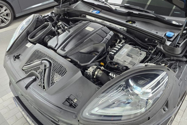 2022 Porsche Macan с пробегом 27 018 км