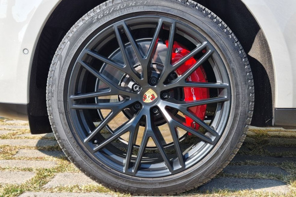 2023 Porsche Macan с пробегом 11 500 км