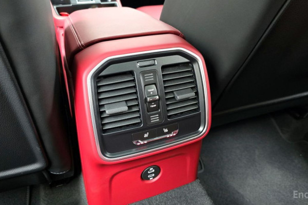 2023 Porsche Macan с пробегом 11 599 км