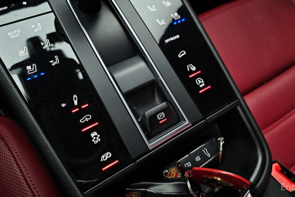 2022 Porsche Macan с пробегом 19 901 км