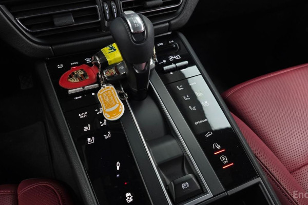 2022 Porsche Macan с пробегом 27 018 км