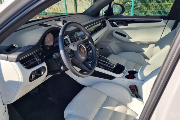 2023 Porsche Macan с пробегом 11 500 км