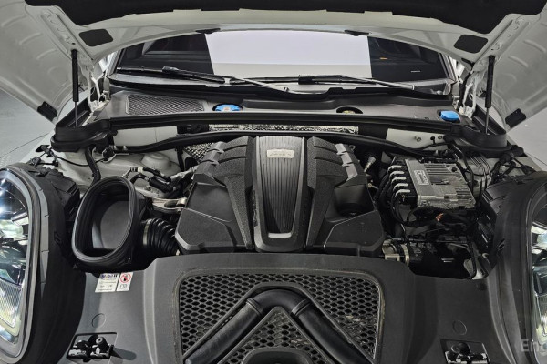 2023 Porsche Macan с пробегом 25 252 км