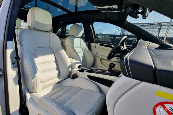 2023 Porsche Macan с пробегом 11 500 км