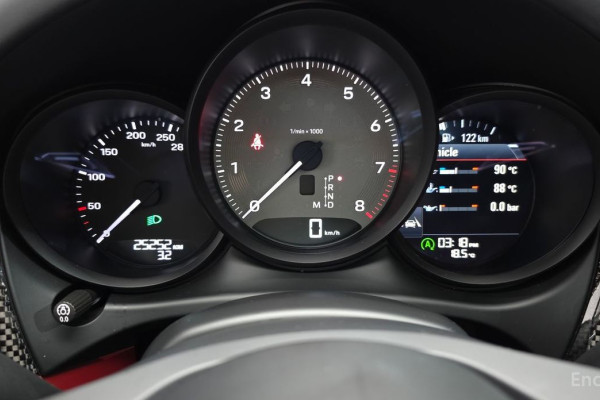 2023 Porsche Macan с пробегом 25 252 км