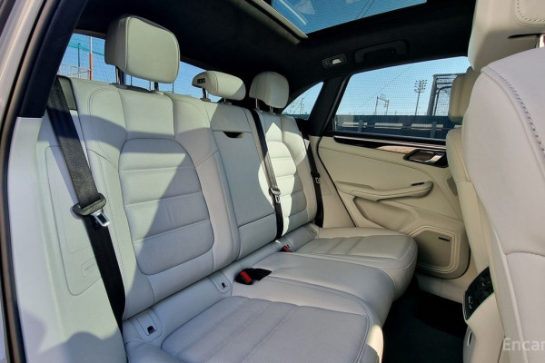 2023 Porsche Macan с пробегом 11 500 км