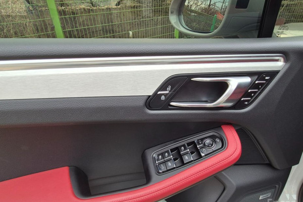 2023 Porsche Macan с пробегом 35 000 км