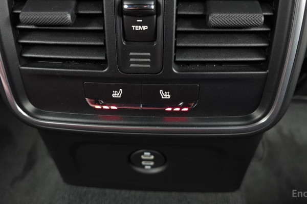 2022 Porsche Macan с пробегом 27 018 км