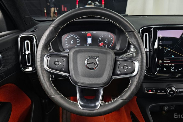 2021 Volvo XC40 с пробегом 18 693 км