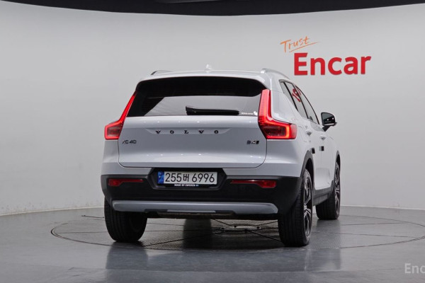 2021 Volvo XC40 с пробегом 31 037 км