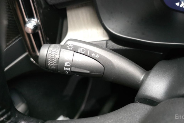 2020 Volvo XC40 с пробегом 114 498 км