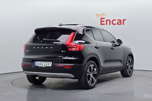 2021 Volvo XC40 с пробегом 32 479 км