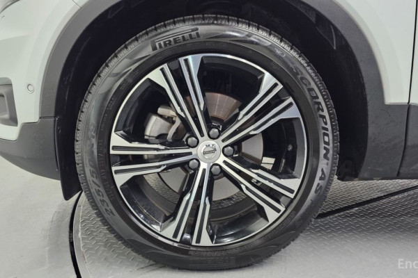 2019 Volvo XC40 с пробегом 25 367 км