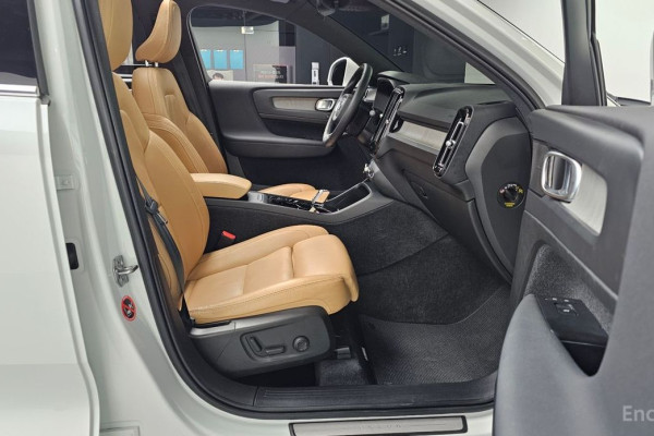 2021 Volvo XC40 с пробегом 31 037 км