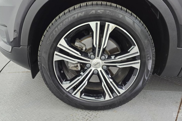 2021 Volvo XC40 с пробегом 32 479 км