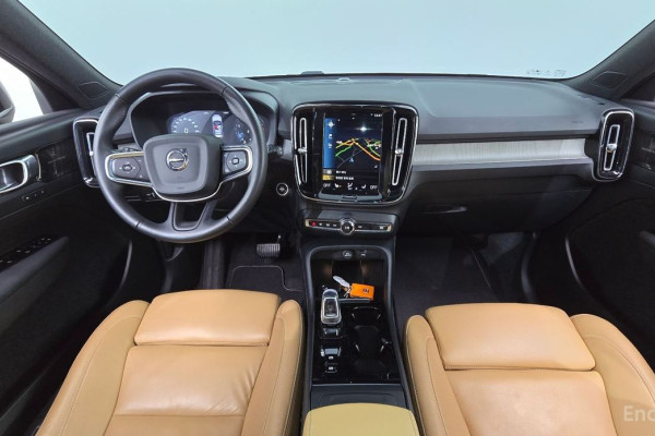 2021 Volvo XC40 с пробегом 32 479 км