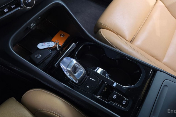 2021 Volvo XC40 с пробегом 32 479 км