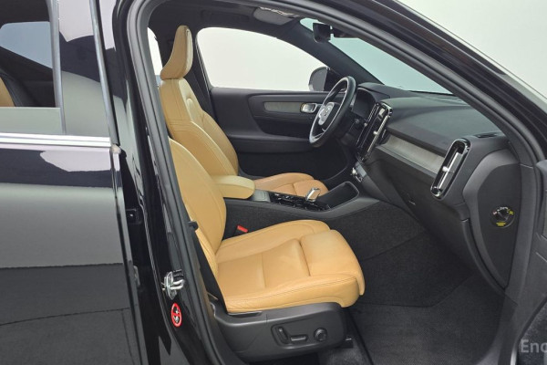 2021 Volvo XC40 с пробегом 32 479 км