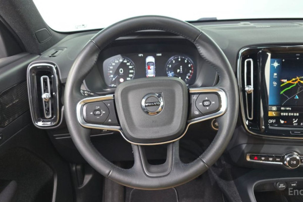 2021 Volvo XC40 с пробегом 32 479 км