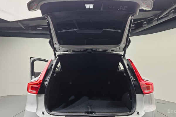 2021 Volvo XC40 с пробегом 31 037 км