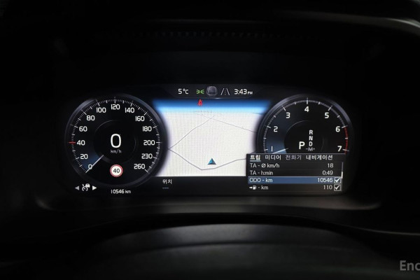 2021 Volvo XC40 с пробегом 10 546 км