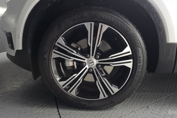 2021 Volvo XC40 с пробегом 50 141 км