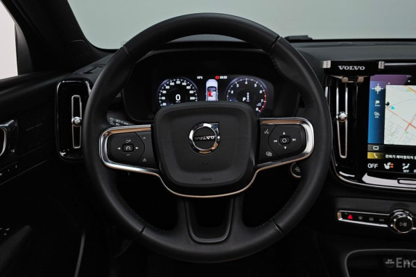 2021 Volvo XC40 с пробегом 39 468 км