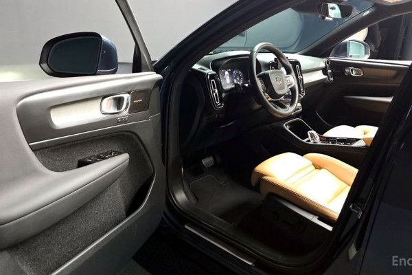 2021 Volvo XC40 с пробегом 10 546 км