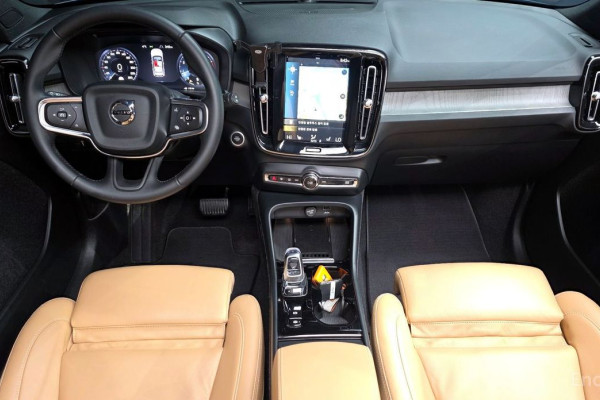 2021 Volvo XC40 с пробегом 10 546 км