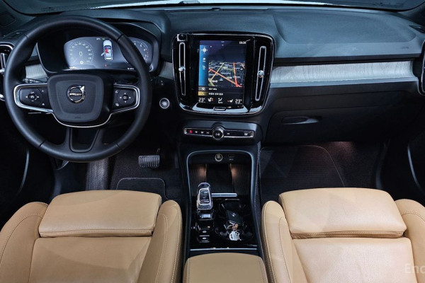 2021 Volvo XC40 с пробегом 50 141 км