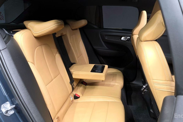 2021 Volvo XC40 с пробегом 10 546 км