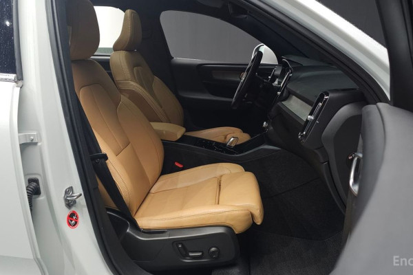 2021 Volvo XC40 с пробегом 50 141 км