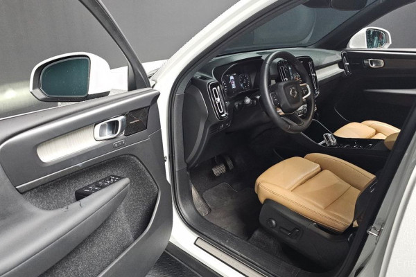 2021 Volvo XC40 с пробегом 50 141 км