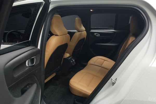 2021 Volvo XC40 с пробегом 50 141 км