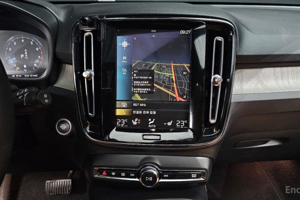 2021 Volvo XC40 с пробегом 50 141 км