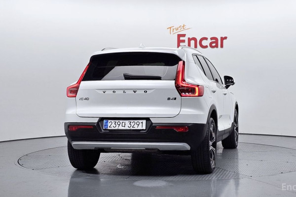 2020 Volvo XC40 с пробегом 92 601 км