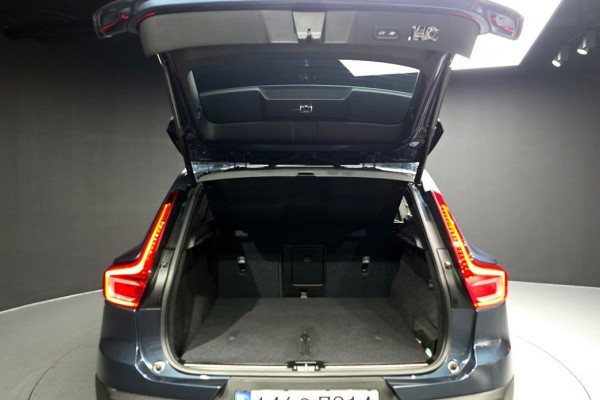 2021 Volvo XC40 с пробегом 10 546 км