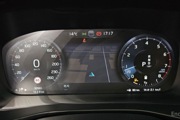 2020 Volvo XC40 с пробегом 92 601 км