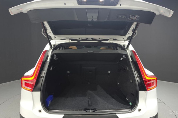 2021 Volvo XC40 с пробегом 50 141 км