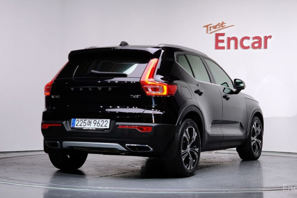 2020 Volvo XC40 с пробегом 81 210 км