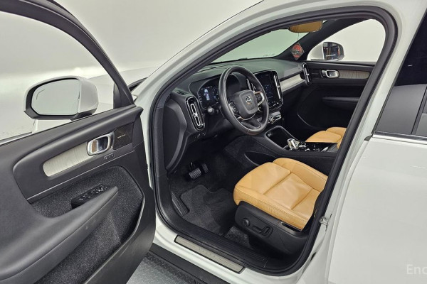 2020 Volvo XC40 с пробегом 92 601 км