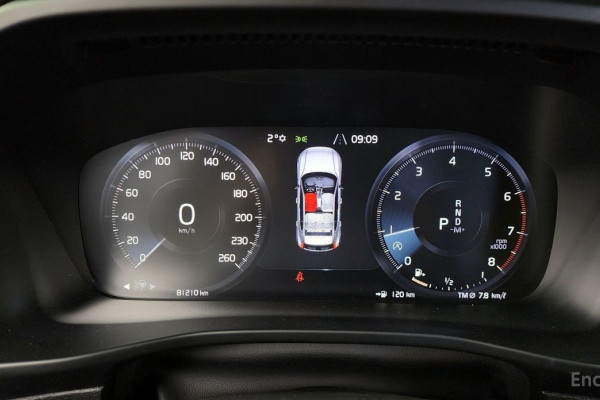 2020 Volvo XC40 с пробегом 81 210 км