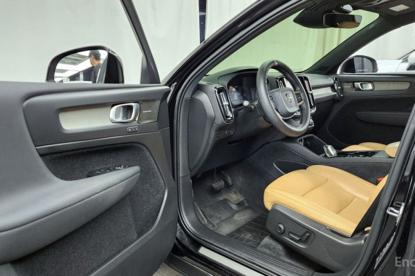 2020 Volvo XC40 с пробегом 81 210 км