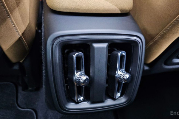 2020 Volvo XC40 с пробегом 92 601 км