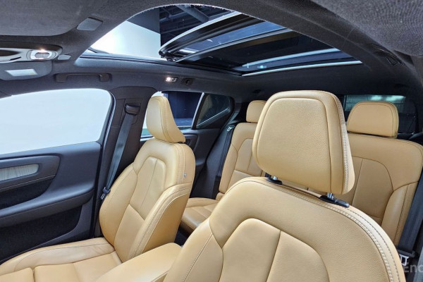 2020 Volvo XC40 с пробегом 92 601 км